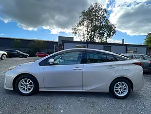 Used 2019 Toyota Prius Beige - Interior and Exterior details 4