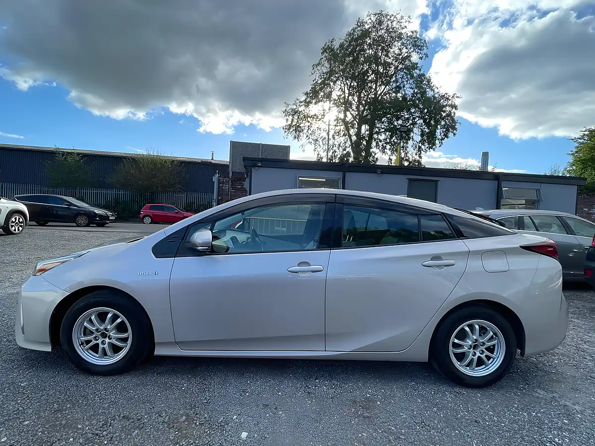 Used 2019 Toyota Prius Beige - Interior and Exterior details 4