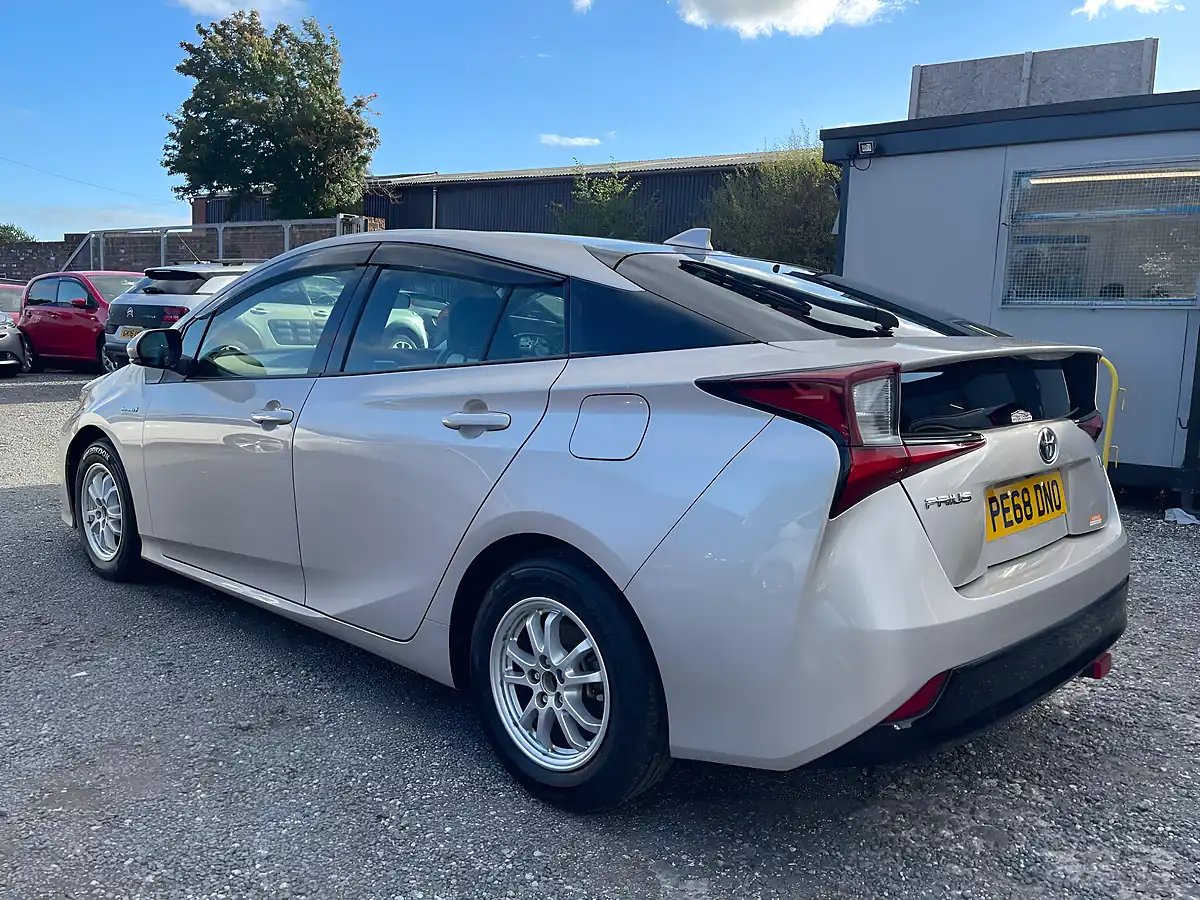 Used 2019 Toyota Prius Beige - Interior and Exterior details 5