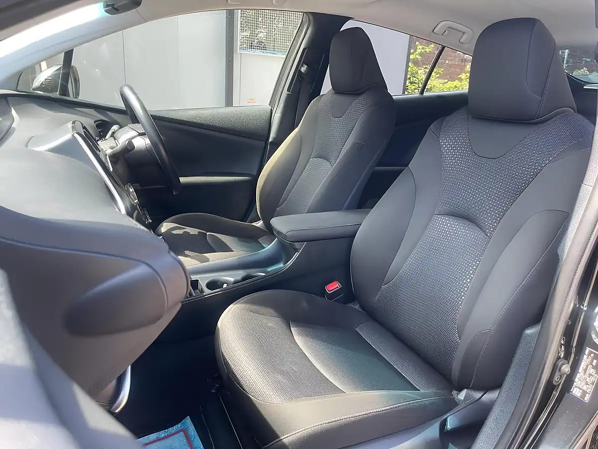 Used 2019 Toyota Prius Black - Interior and Exterior details 15