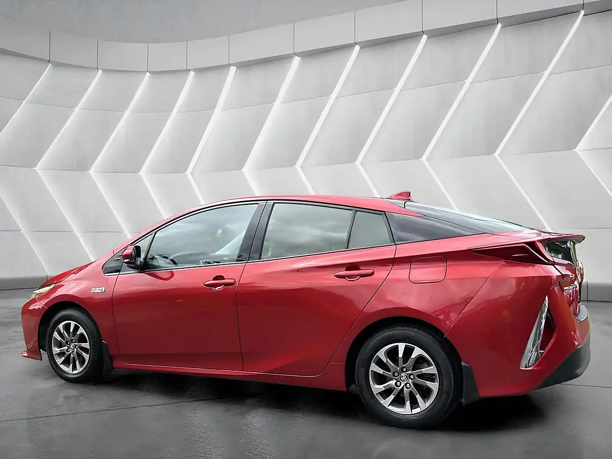 Used 2019 Toyota Prius Business Edition Plus Red - Interior and Exterior details 10
