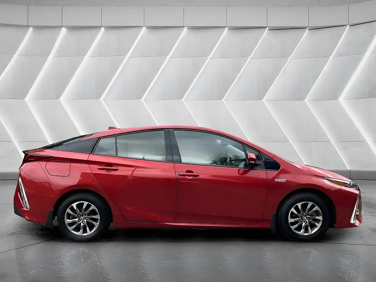 Used 2019 Toyota Prius Business Edition Plus Red - Interior and Exterior details 6