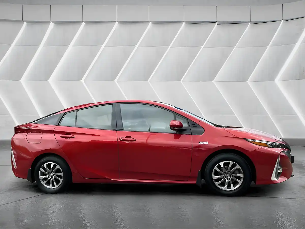 Used 2019 Toyota Prius Business Edition Plus Red - Interior and Exterior details 7