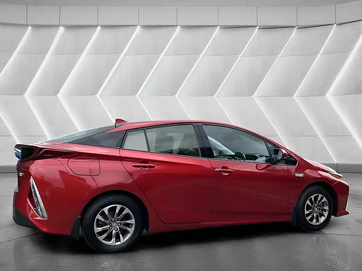 Used 2019 Toyota Prius Business Edition Plus Red - Interior and Exterior details 8