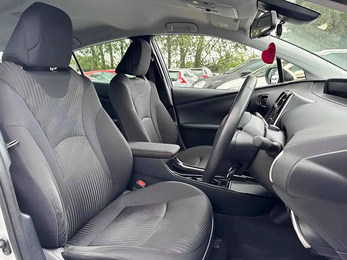 Used 2019 Toyota Prius Business Edition Plus Silver - Interior and Exterior details 10