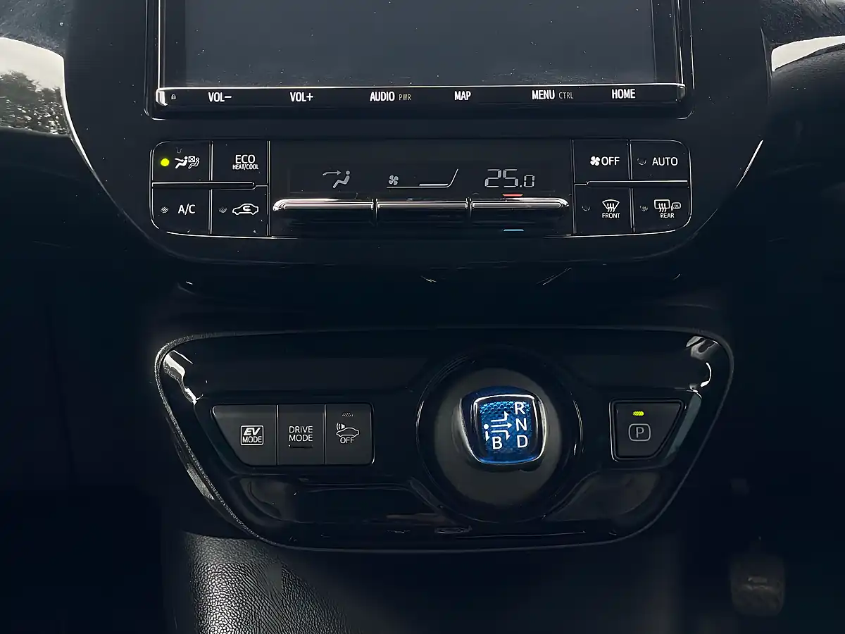 Used 2019 Toyota Prius Business Edition Plus White - Interior and Exterior details 16