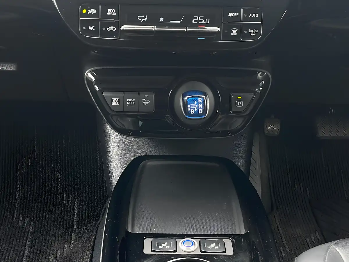 Used 2019 Toyota Prius Business Edition Plus White - Interior and Exterior details 17