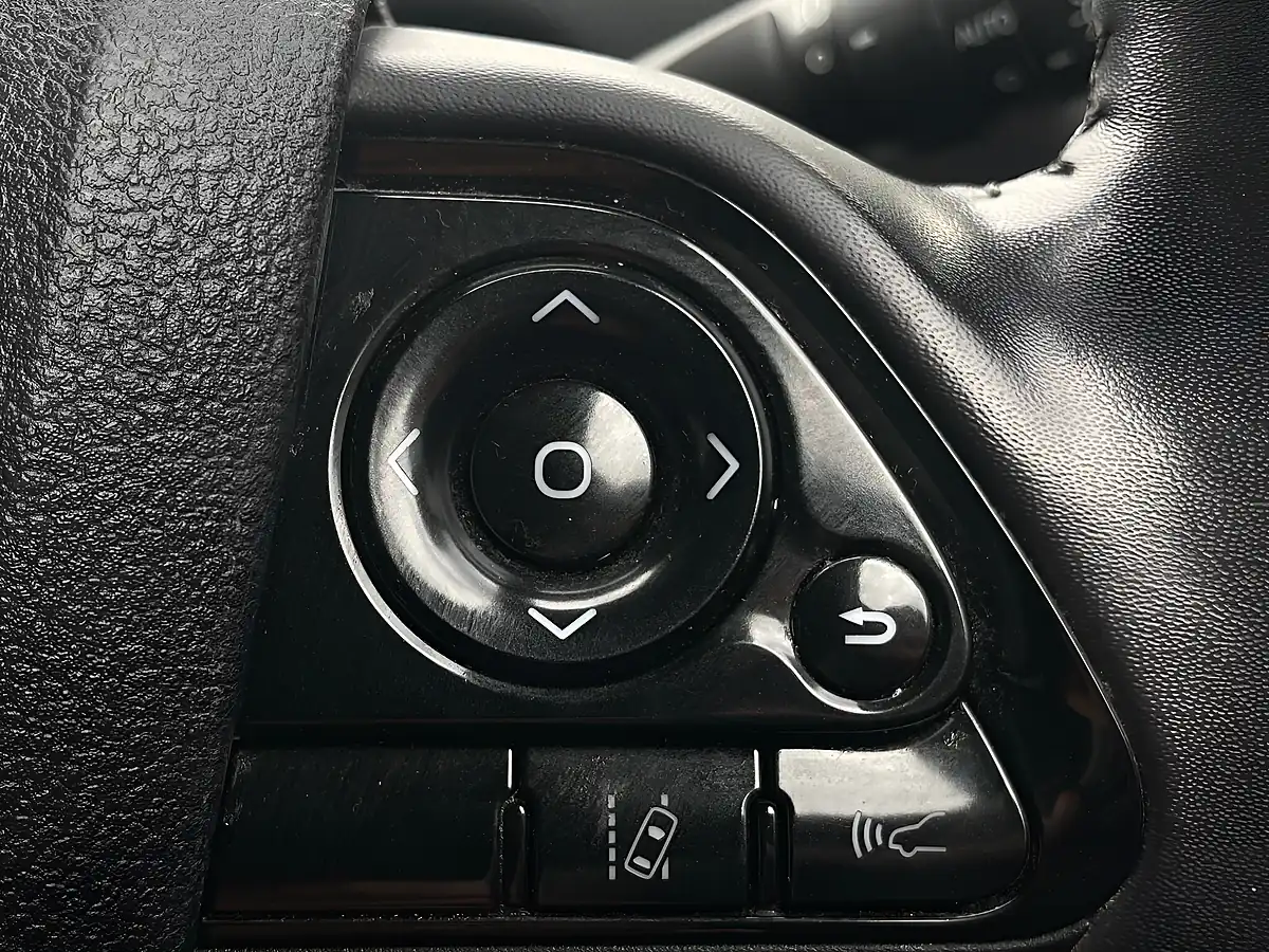 Used 2019 Toyota Prius Business Edition Plus White - Interior and Exterior details 20