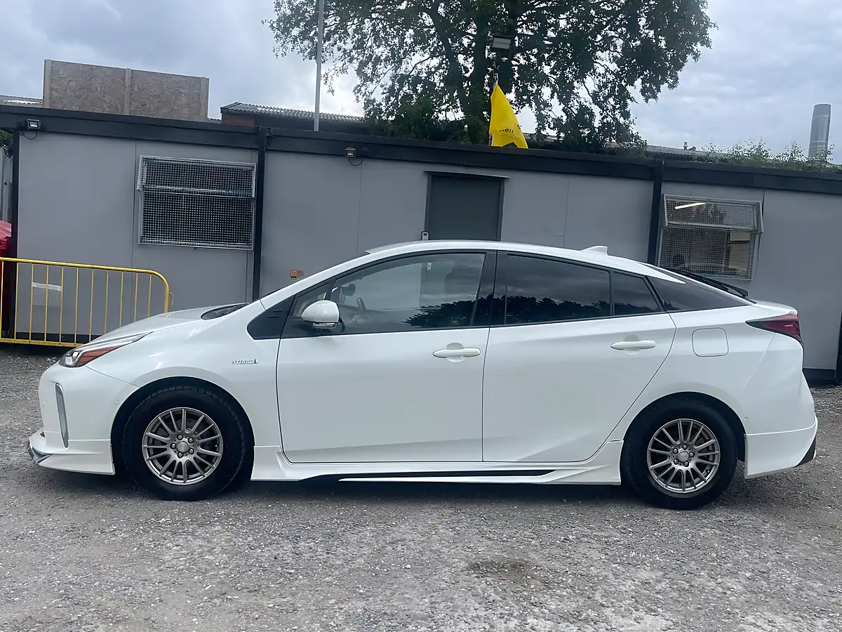 Used 2019 Toyota Prius Business Edition Plus White - Interior and Exterior details 4