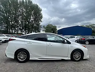 Used 2019 Toyota Prius Business Edition Plus White - Interior and Exterior details 7