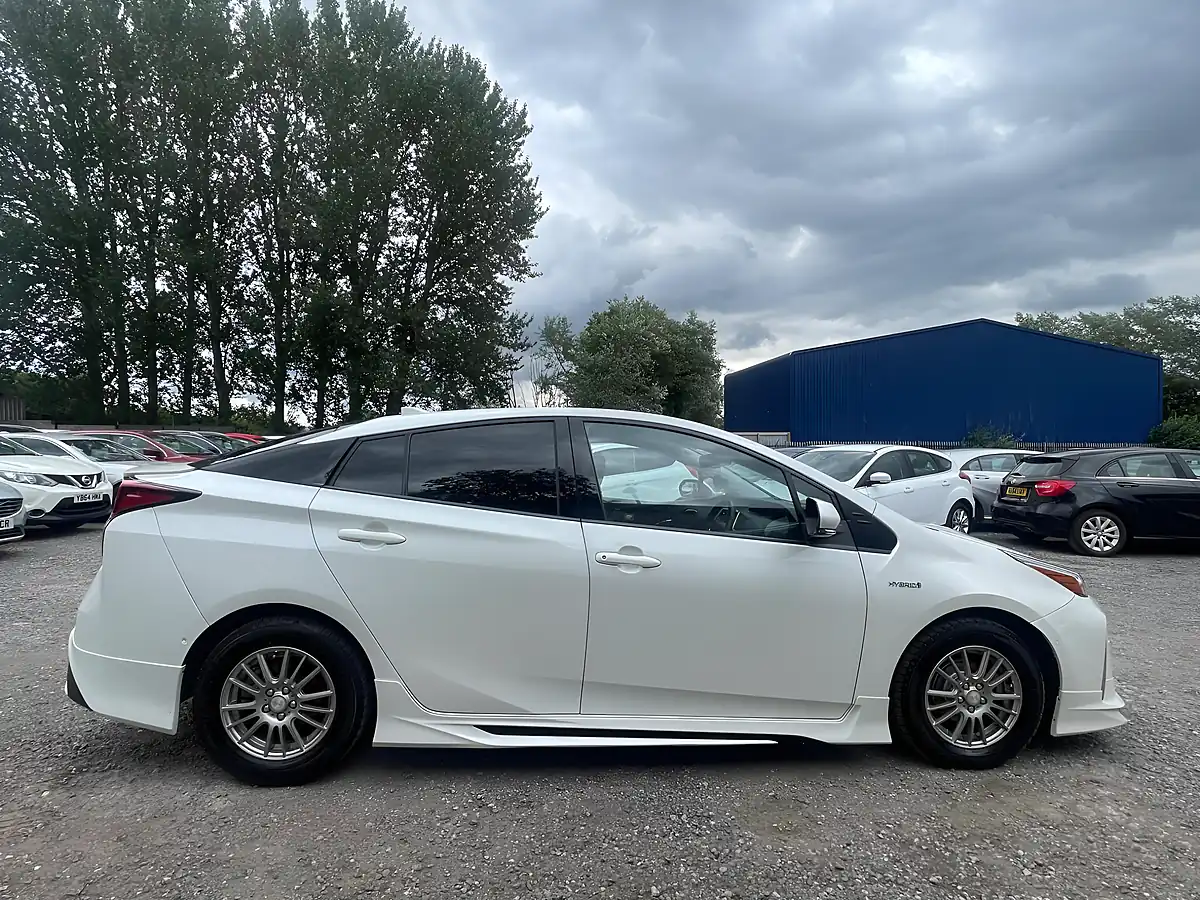 Used 2019 Toyota Prius Business Edition Plus White - Interior and Exterior details 7