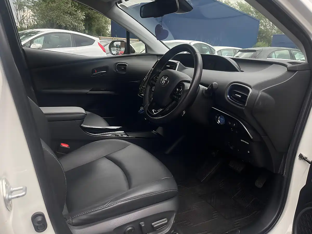 Used 2019 Toyota Prius Business Edition Plus White - Interior and Exterior details 8