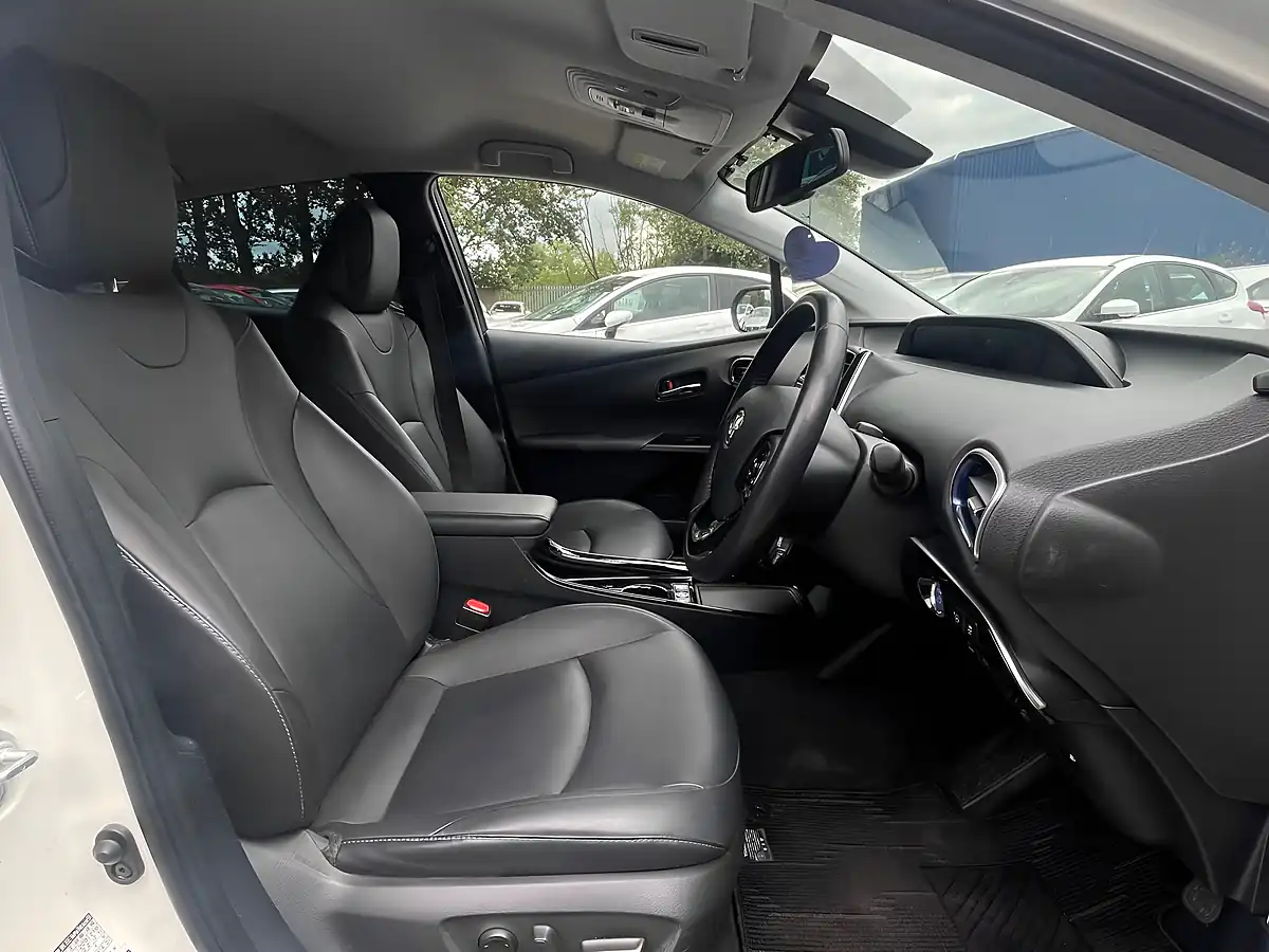 Used 2019 Toyota Prius Business Edition Plus White - Interior and Exterior details 9