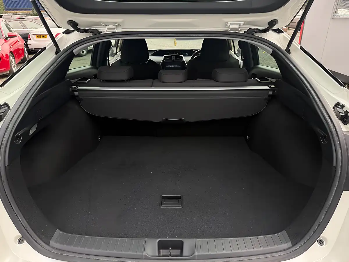 Used 2019 Toyota Prius Business Edition Plus White - Interior and Exterior details 14