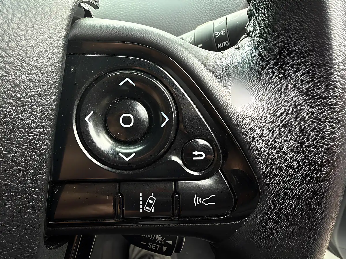 Used 2019 Toyota Prius Business Edition Plus White - Interior and Exterior details 18