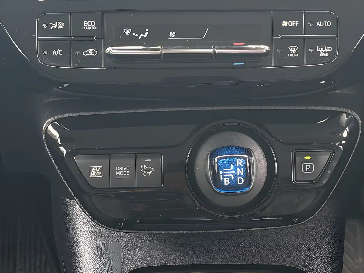 Used 2019 Toyota Prius Business Edition Plus White - Interior and Exterior details 19