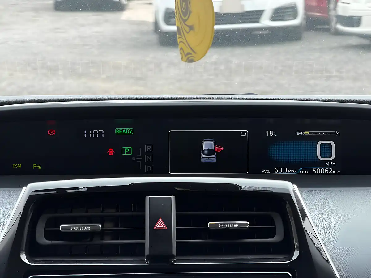 Used 2019 Toyota Prius Business Edition Plus White - Interior and Exterior details 20