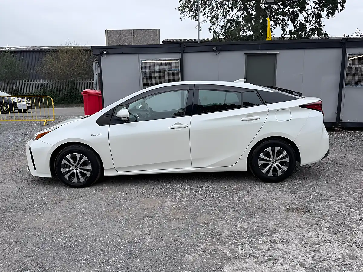 Used 2019 Toyota Prius Business Edition Plus White - Interior and Exterior details 4