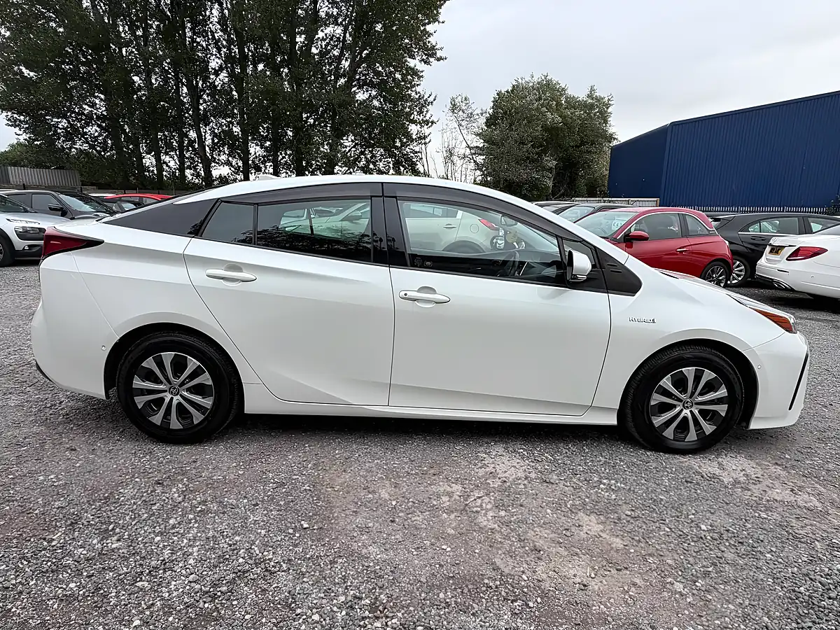 Used 2019 Toyota Prius Business Edition Plus White - Interior and Exterior details 8