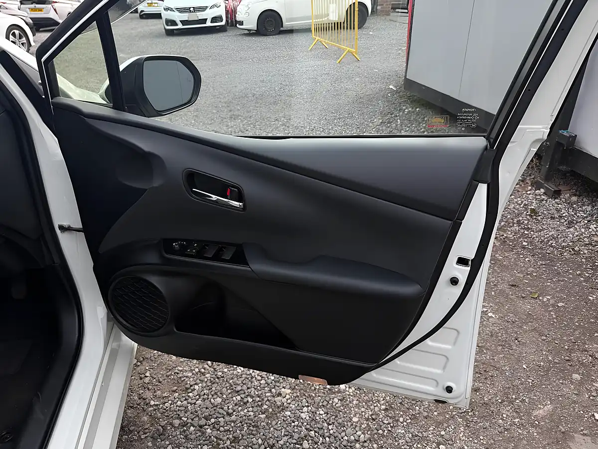Used 2019 Toyota Prius Business Edition Plus White - Interior and Exterior details 9