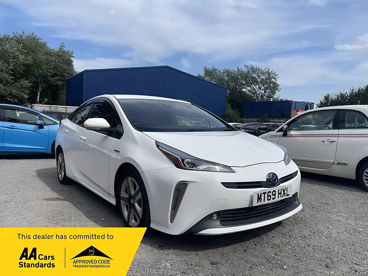 Used 2019 Toyota Prius Business Edition White - Front View