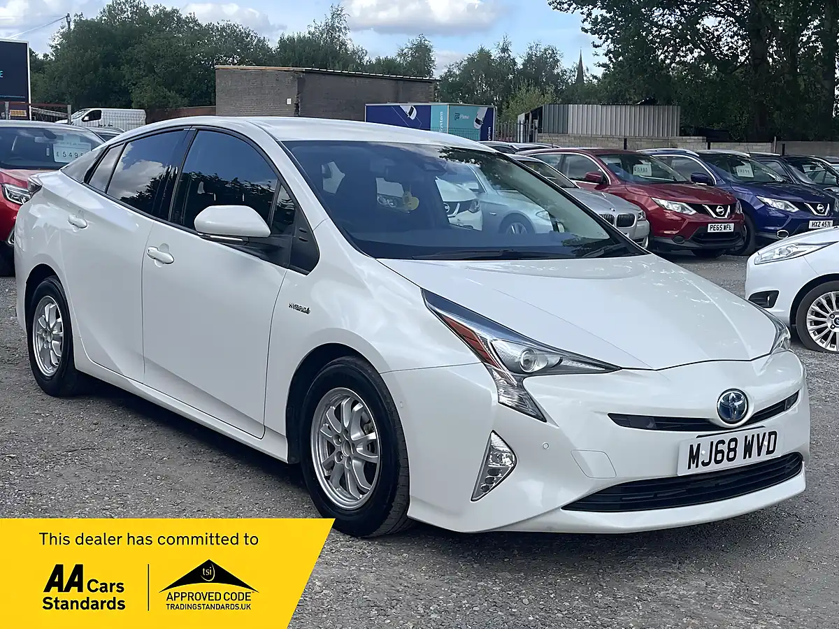 Used 2019 Toyota Prius Business Edition White - Front View