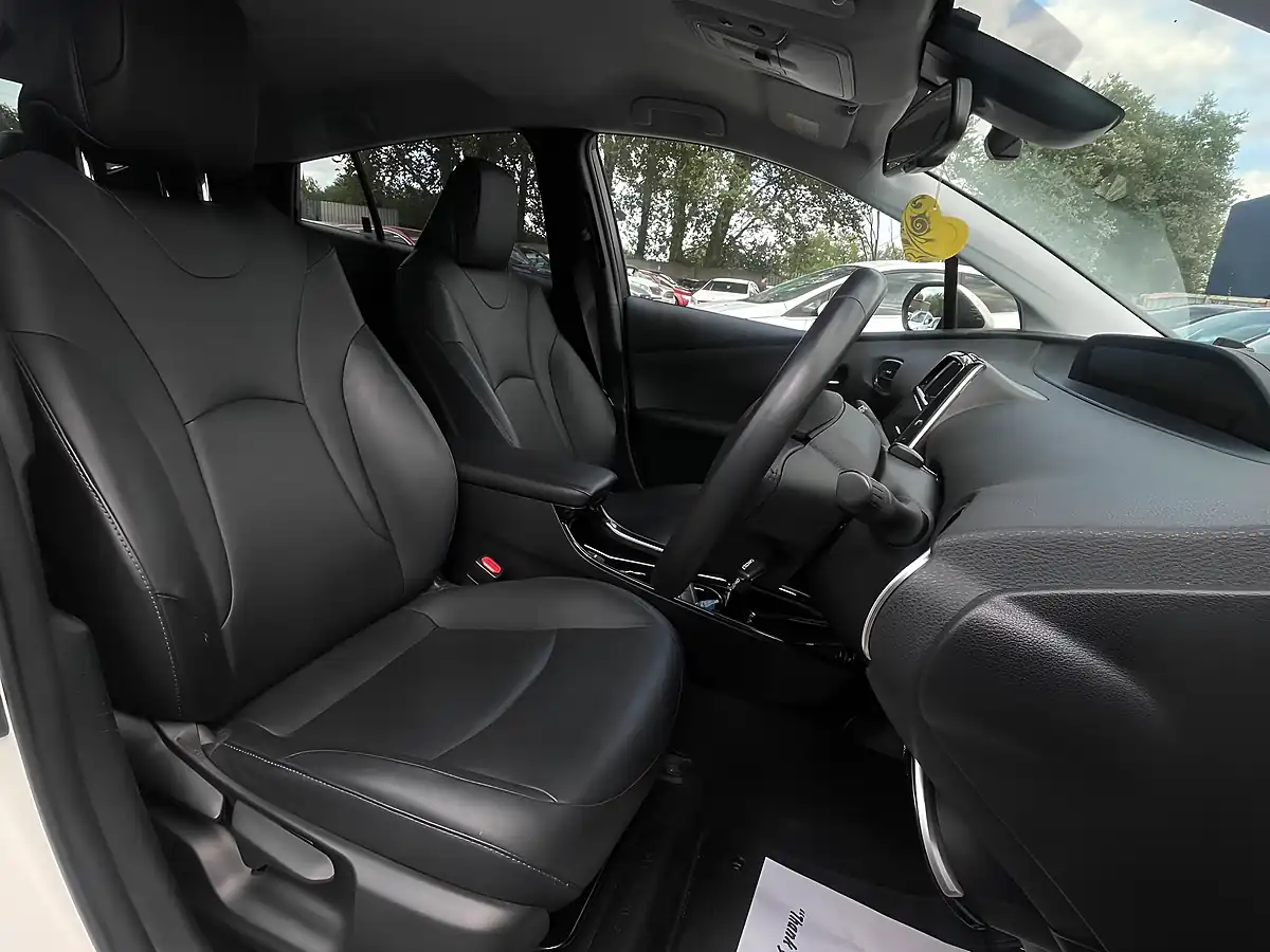 Used 2019 Toyota Prius Business Edition White - Interior and Exterior details 10