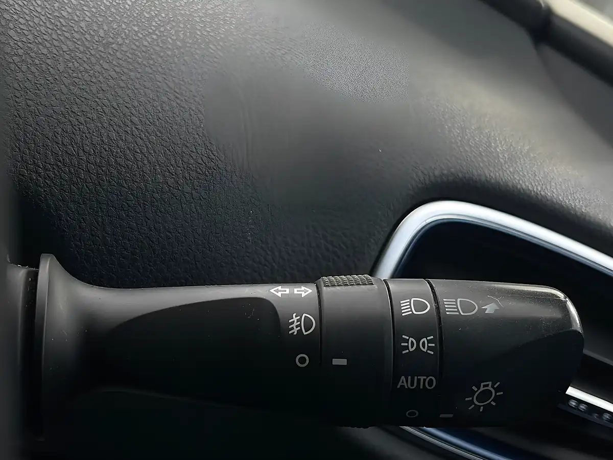 Used 2019 Toyota Prius Business Edition White - Interior and Exterior details 18
