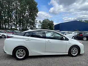 Used 2019 Toyota Prius Business Edition White - Interior and Exterior details 8