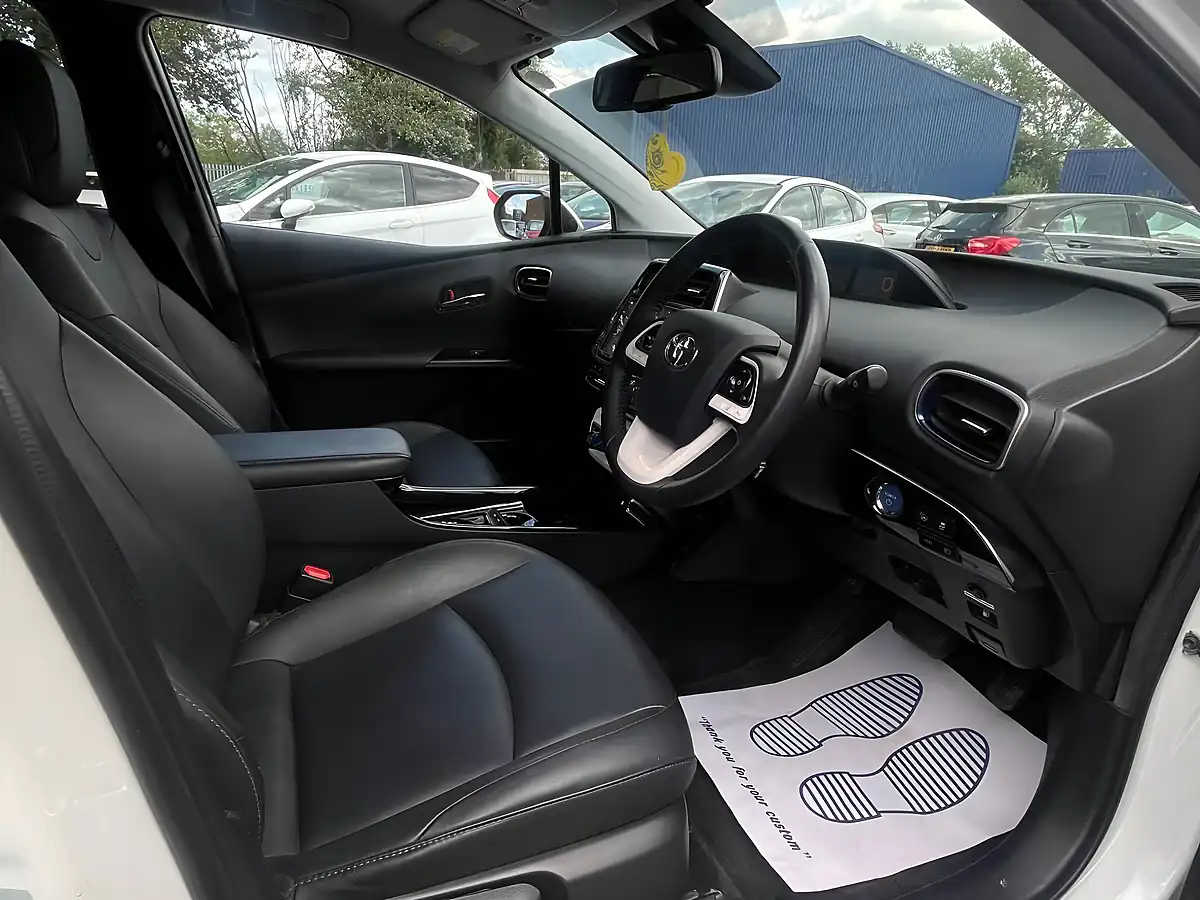 Used 2019 Toyota Prius Business Edition White - Interior and Exterior details 9