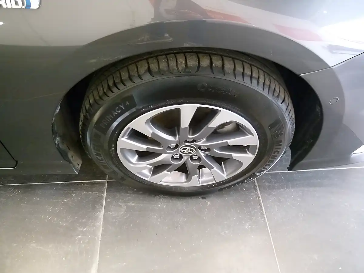 Used 2019 Toyota Prius Excel Grey - Interior and Exterior details 12