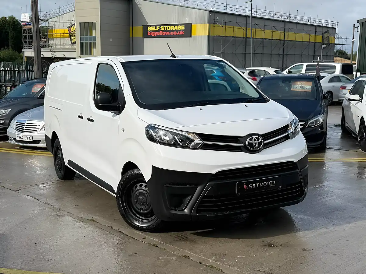 Used 2019 Toyota Proace Active Long White - Front View