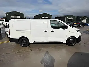 Used 2019 Toyota Proace Active Long White - Interior and Exterior details 10