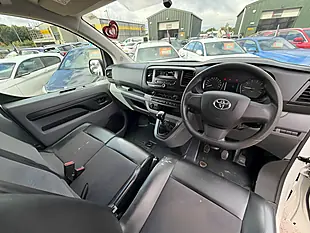 Used 2019 Toyota Proace Active Long White - Interior and Exterior details 15