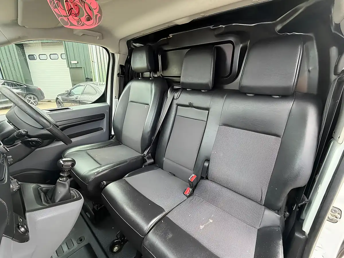 Used 2019 Toyota Proace Active Long White - Interior and Exterior details 18