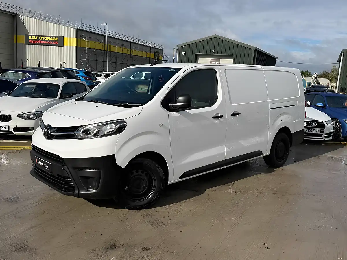 Used 2019 Toyota Proace Active Long White - Interior and Exterior details 3