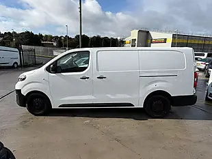 Used 2019 Toyota Proace Active Long White - Interior and Exterior details 4