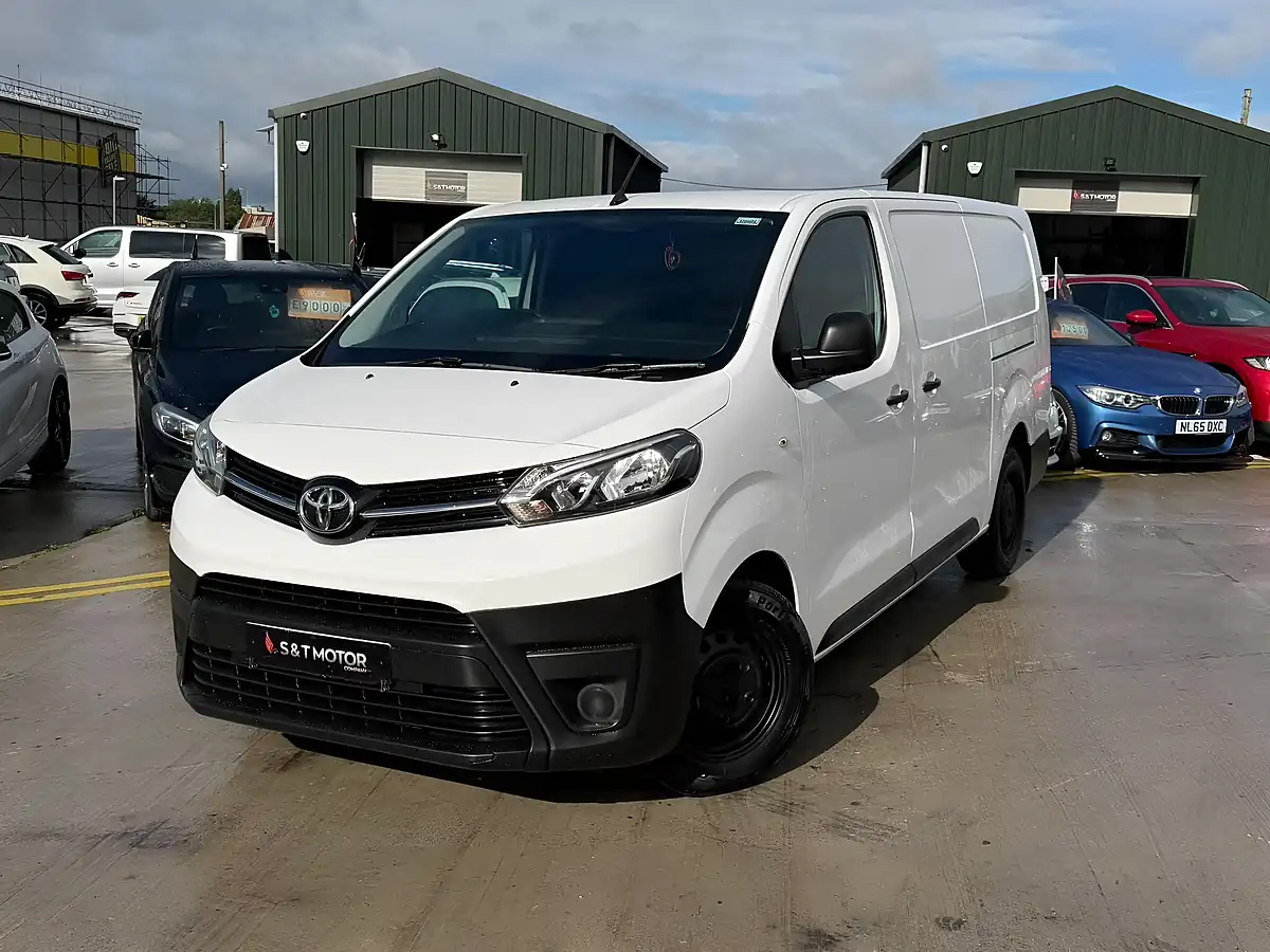 Used 2019 Toyota Proace Active Long White - Interior and Exterior details 6