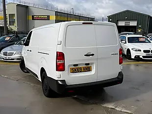 Used 2019 Toyota Proace Active Long White - Interior and Exterior details 7