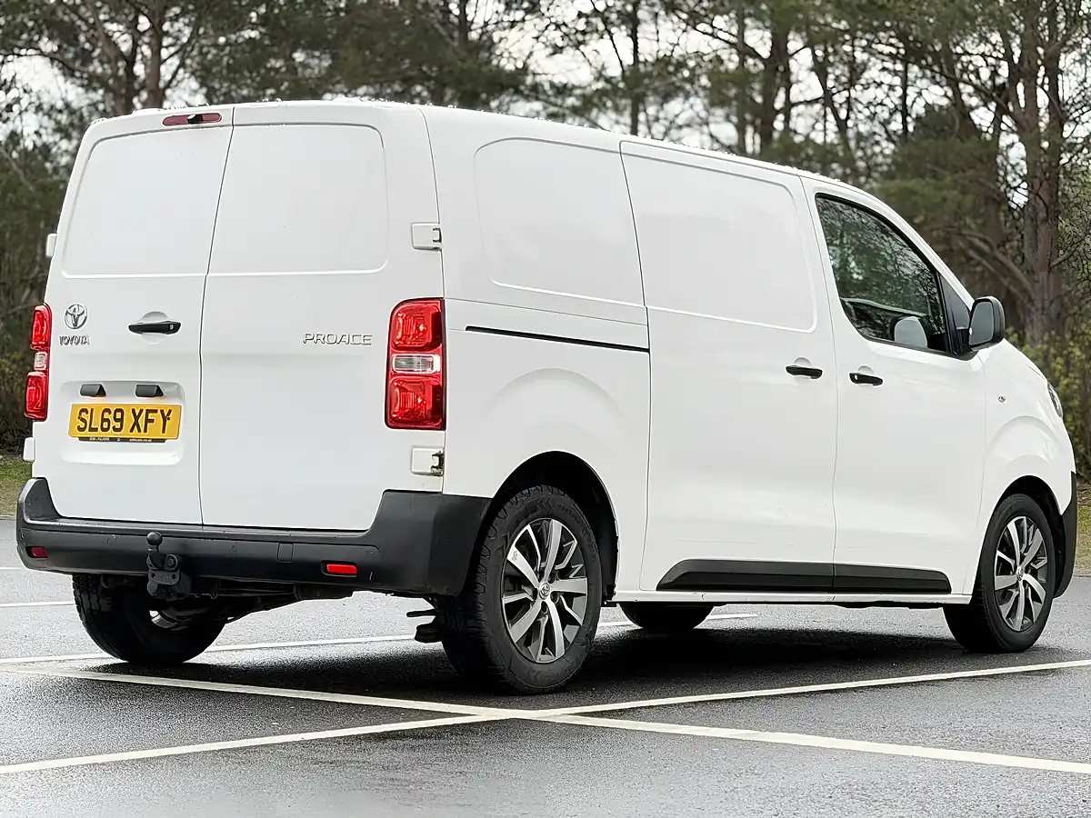 Used 2019 Toyota Proace Icon White - Front View
