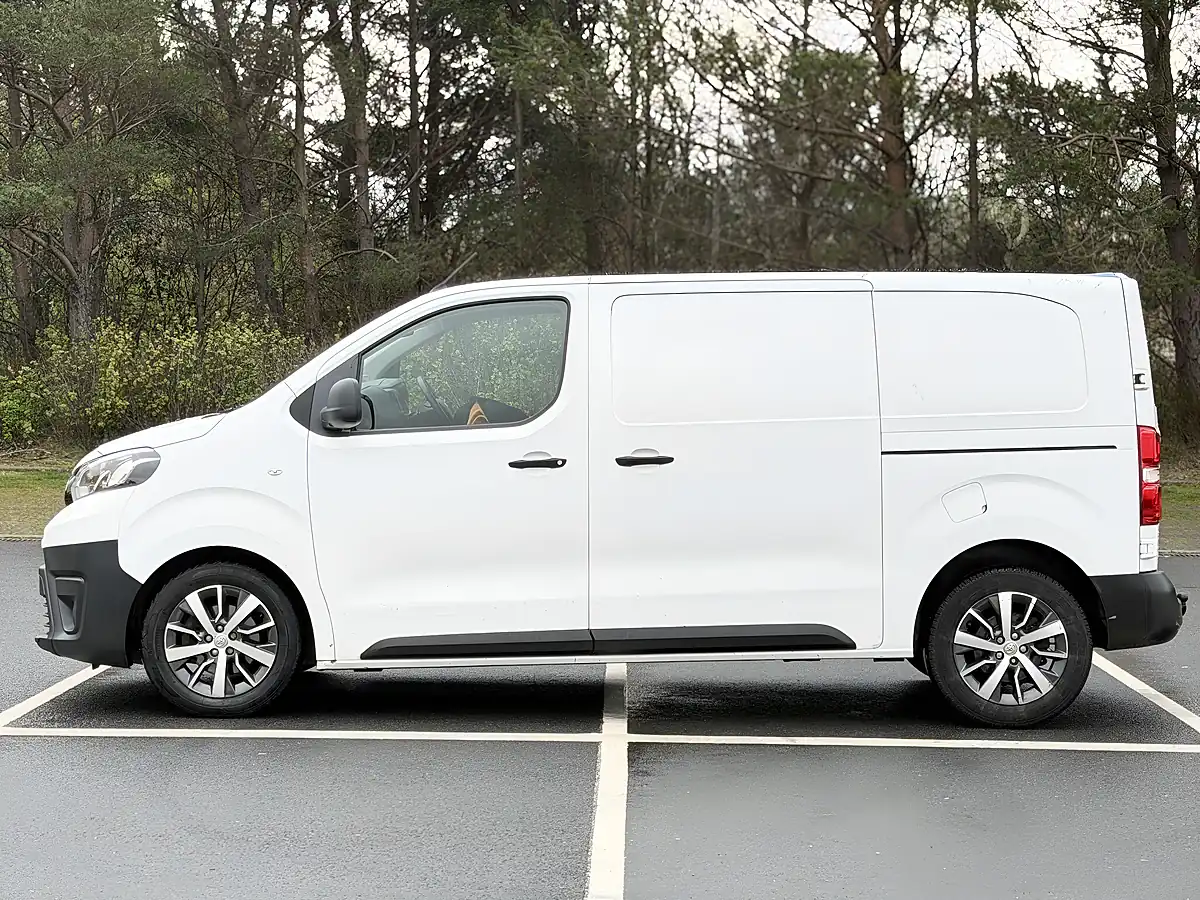 Used 2019 Toyota Proace Icon White - Interior and Exterior details 14
