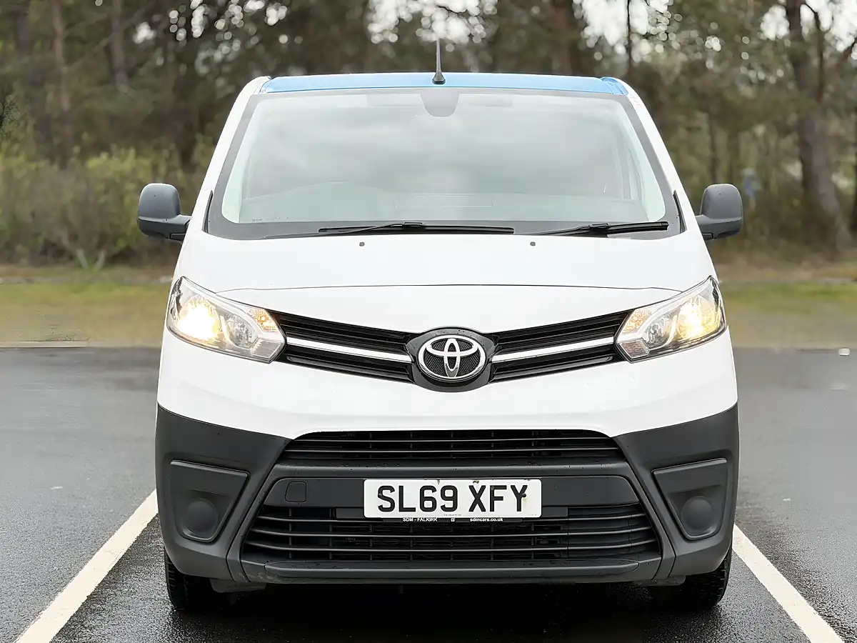 Used 2019 Toyota Proace Icon White - Interior and Exterior details 4