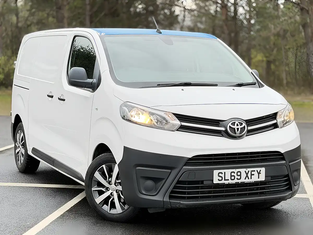 Used 2019 Toyota Proace Icon White - Interior and Exterior details 7
