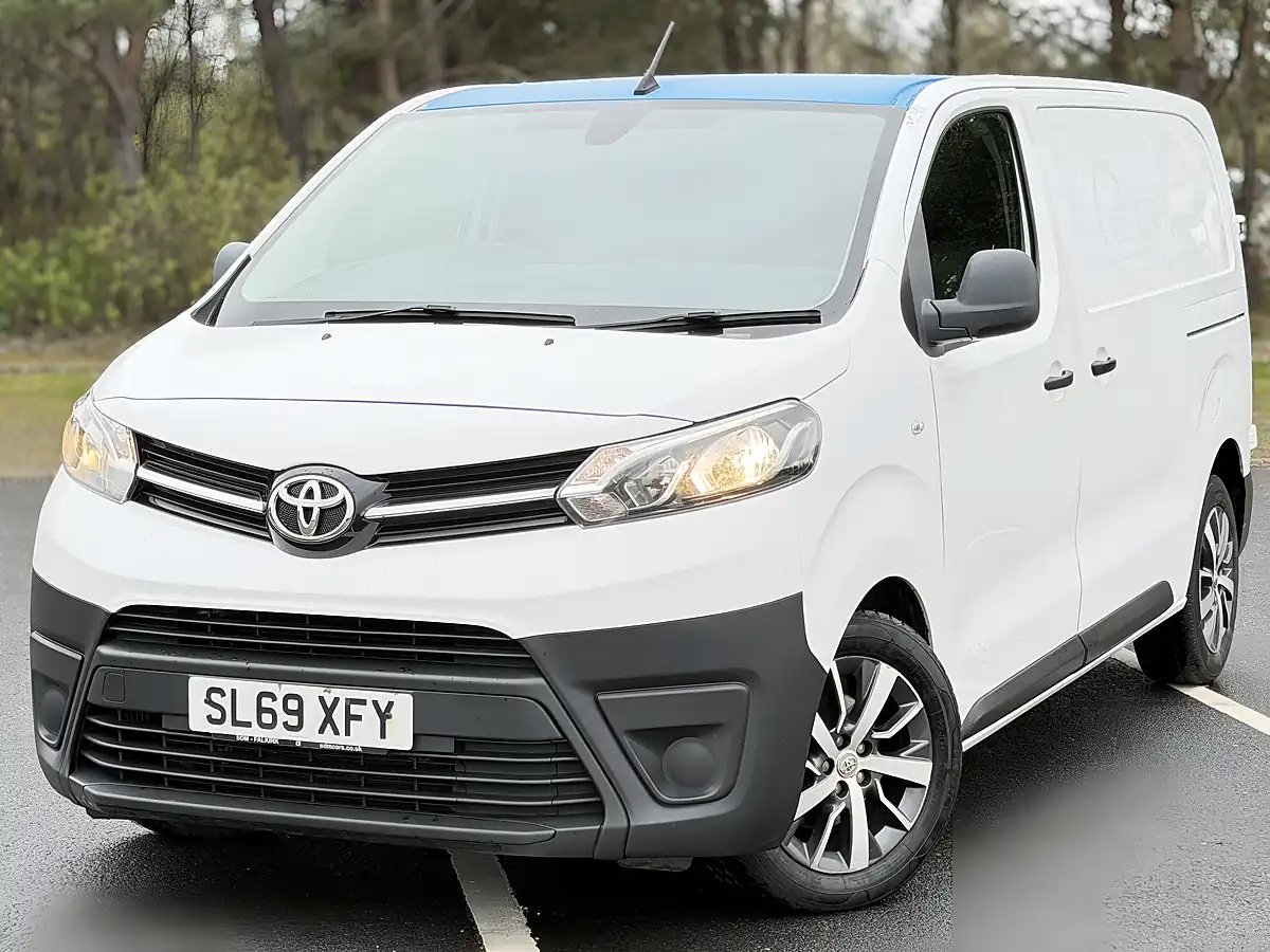 Used 2019 Toyota Proace Icon White - Interior and Exterior details 8