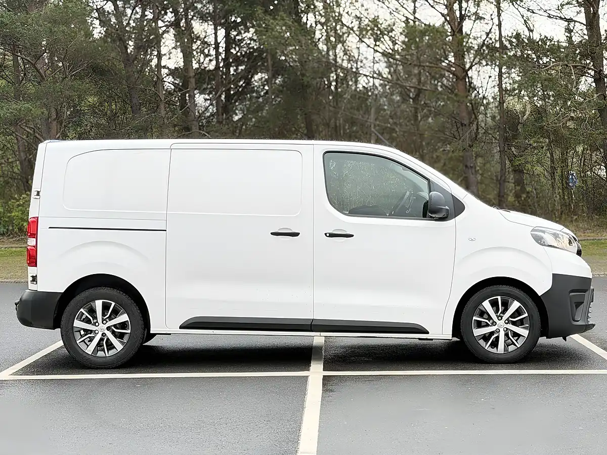 Used 2019 Toyota Proace Icon White - Interior and Exterior details 9
