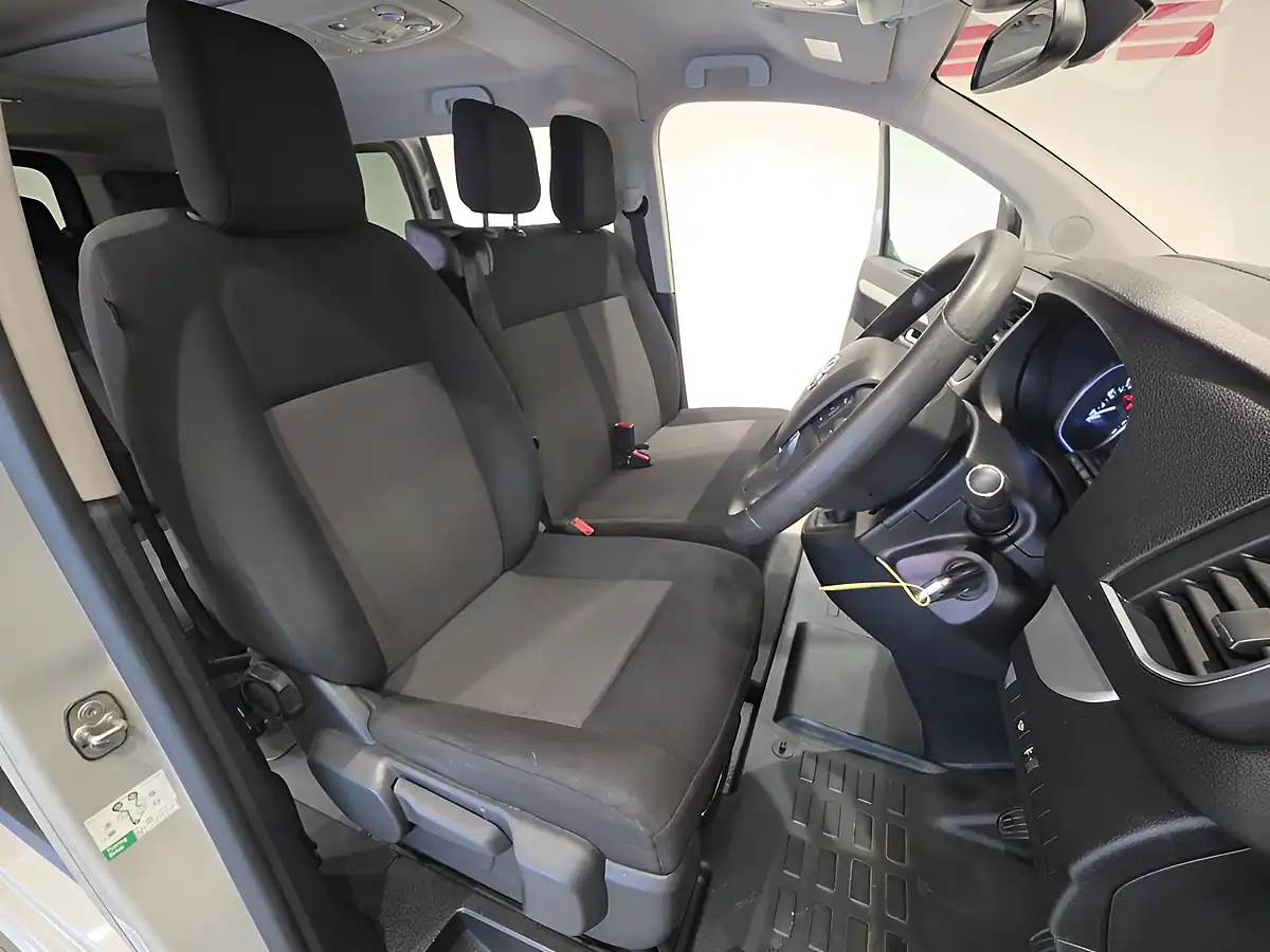 Used 2019 Toyota Proace Verso Shuttle Long Silver - Interior and Exterior details 12