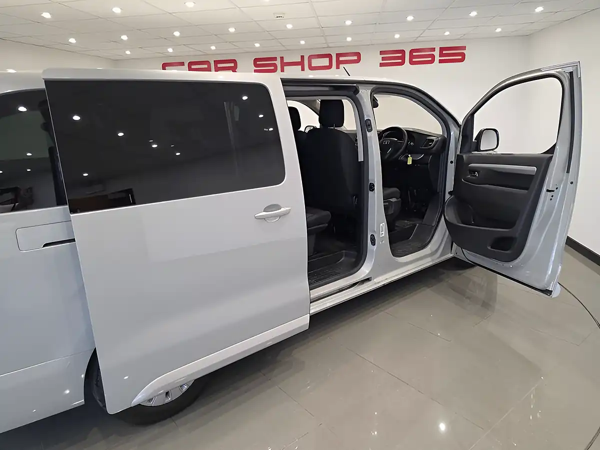 Used 2019 Toyota Proace Verso Shuttle Long Silver - Interior and Exterior details 15