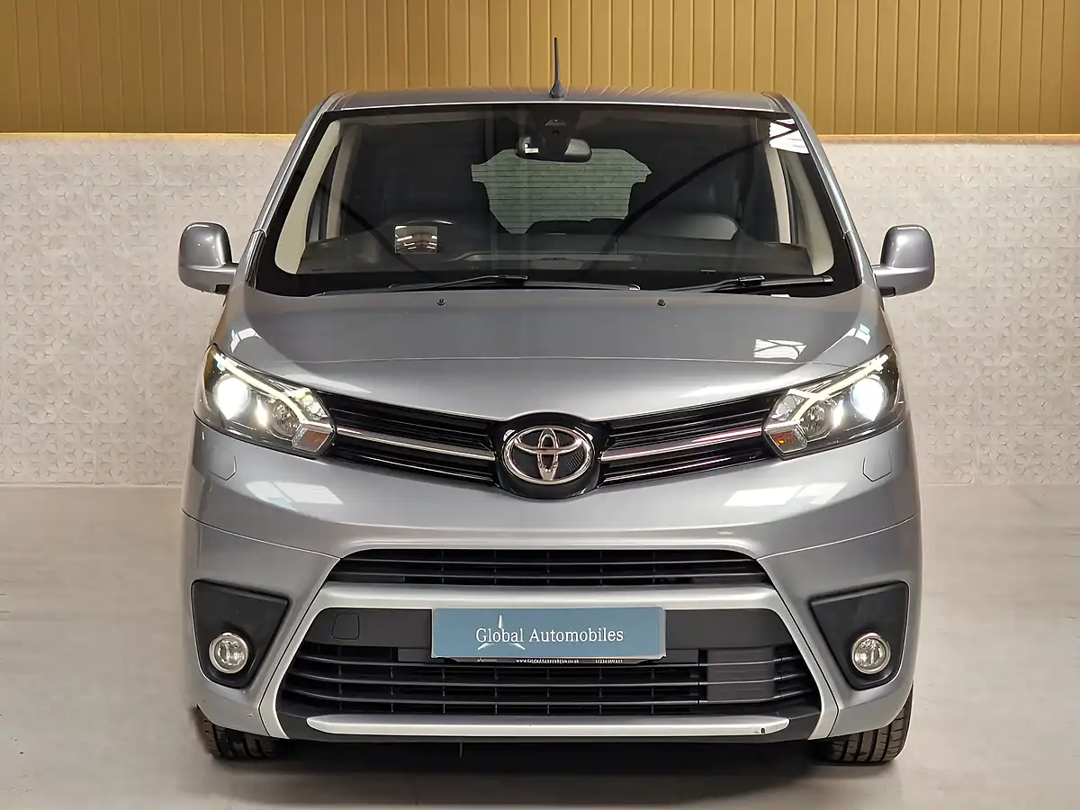 Used 2019 Toyota Proace Verso Vip Long Gris Artense Metallic - Interior and Exterior details 11