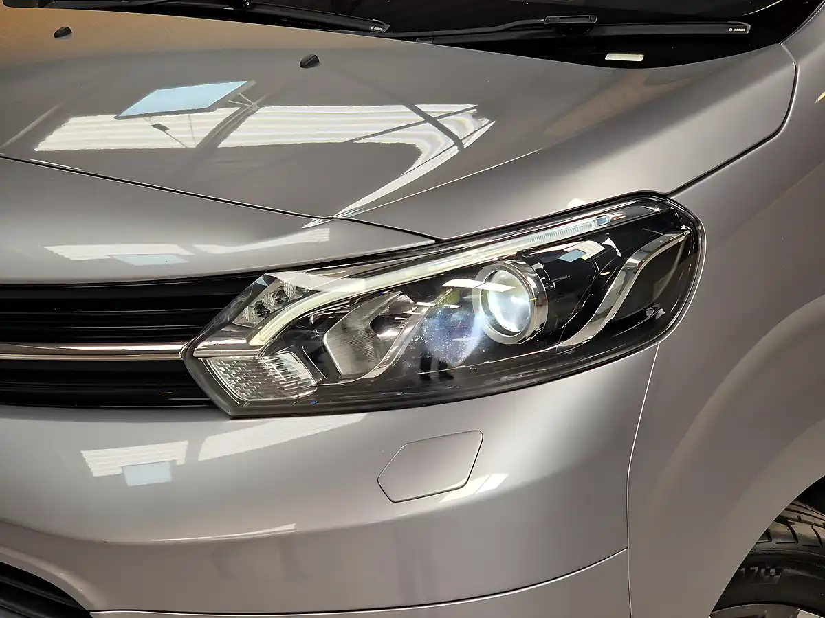Used 2019 Toyota Proace Verso Vip Long Gris Artense Metallic - Interior and Exterior details 17