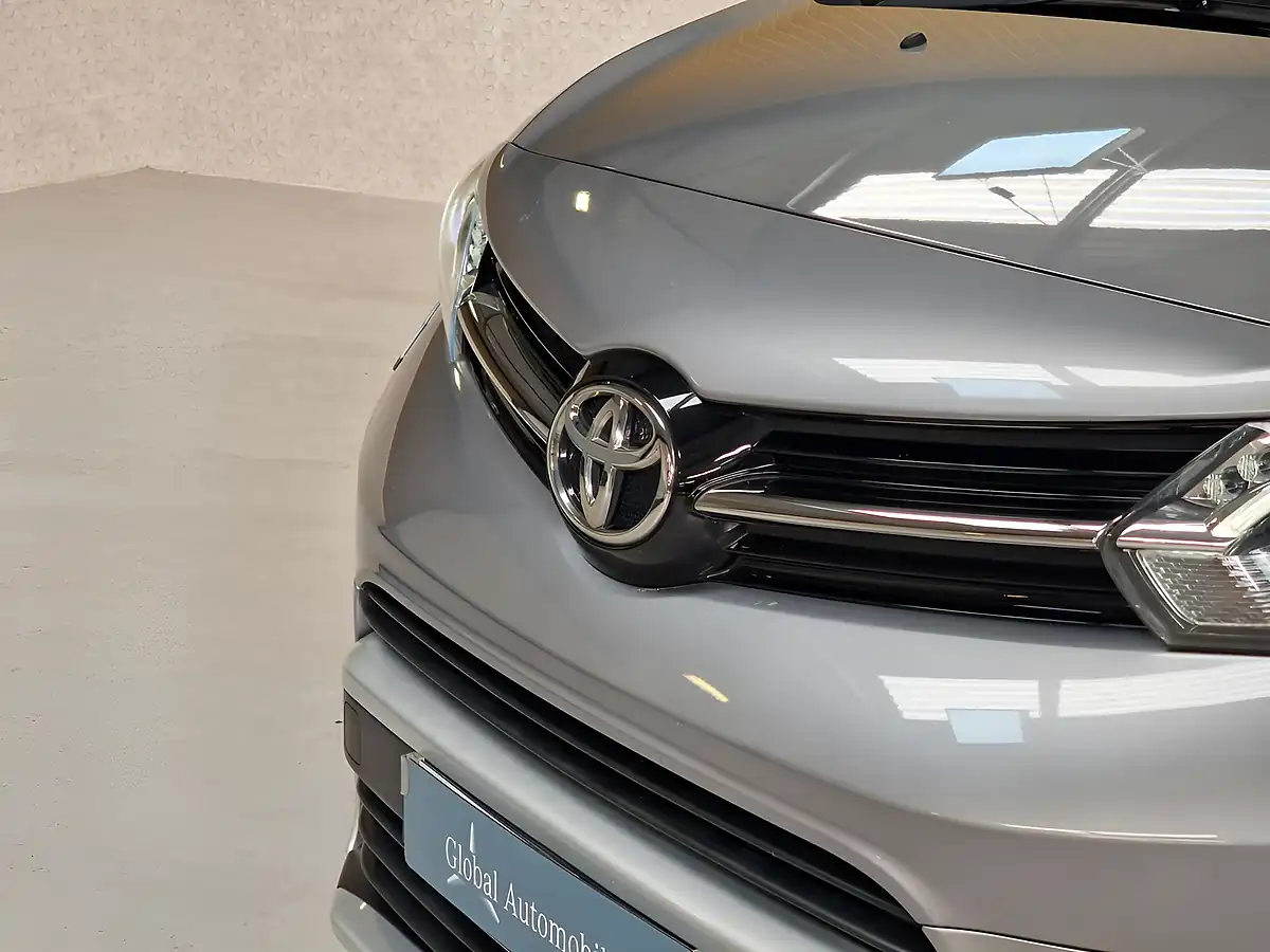 Used 2019 Toyota Proace Verso Vip Long Gris Artense Metallic - Interior and Exterior details 19